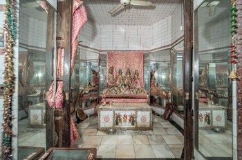 Pujya Manas Kokil Dharamshala Ayodhya,,2 star