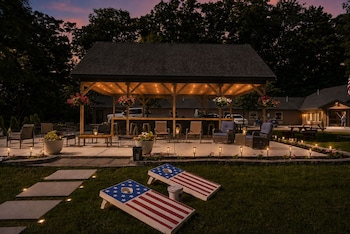 the sandbar lodge at torch lake