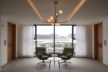 regenta place hitech city hyderabad a royal orchid hotels brand