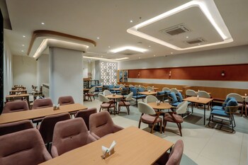 regenta place hitech city hyderabad a royal orchid hotels brand