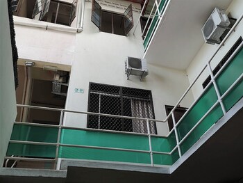 White House Hotel,,3 star