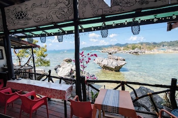 el gordos seaside adventure lodge
