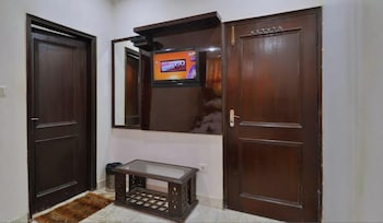 paying guest hotel