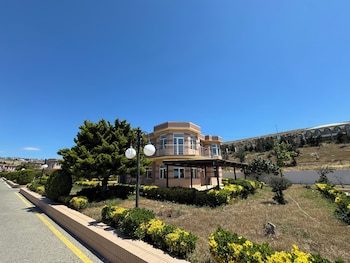 khazri resort and villas