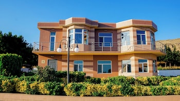 khazri resort and villas