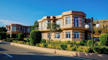 khazri resort and villas