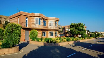 khazri resort and villas