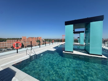 leganes urban apartments by gaiarooms