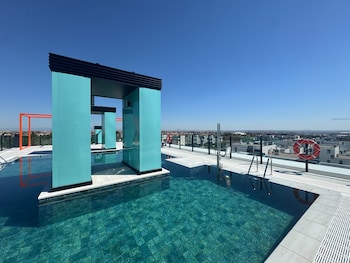 leganes urban apartments by gaiarooms