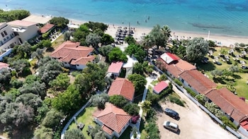 physis oikos beachfront apartments