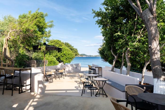 physis oikos beachfront apartments