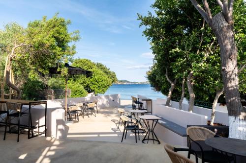 physis oikos beachfront apartments