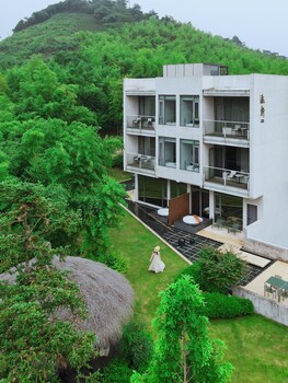 zhangjiajie waterfront huajian inn