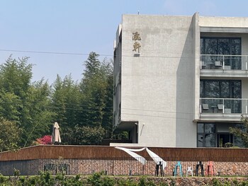 zhangjiajie waterfront huajian inn