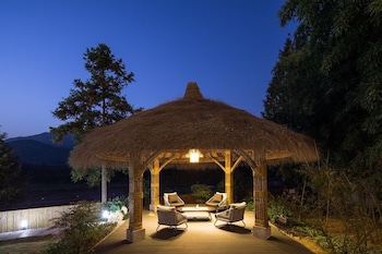 zhangjiajie waterfront huajian inn