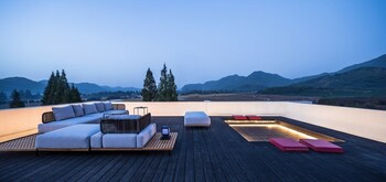 zhangjiajie waterfront huajian inn