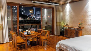 zhangjiajie waterfront huajian inn