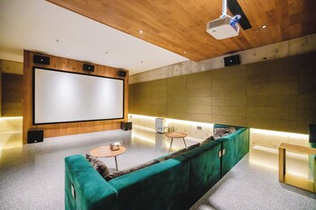 Zhangjiajie Waterfront Huajian Inn,,3 star