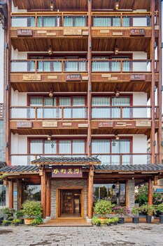 zhangjiajie waterfront huajian inn
