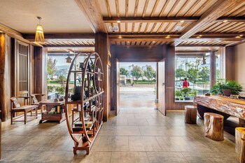 zhangjiajie waterfront huajian inn