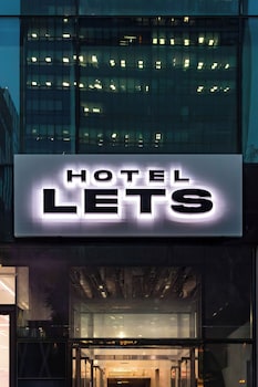 hotel lets pop
