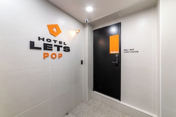 hotel lets pop
