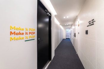 hotel lets pop