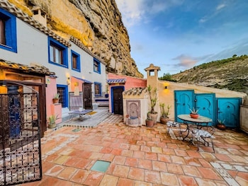 xuq hotels al axara
