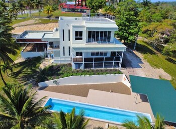 Javiellie Luxury Villa,,2 star