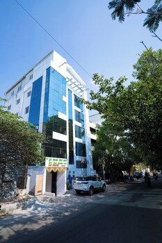 sri sai saara inn