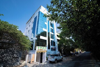 sri sai saara inn
