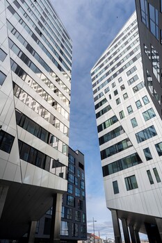 luxury tower studio next to nokia arena