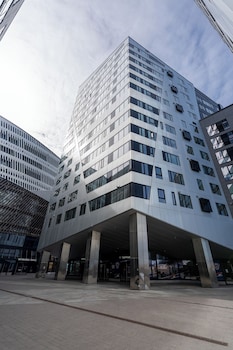 luxury tower studio next to nokia arena