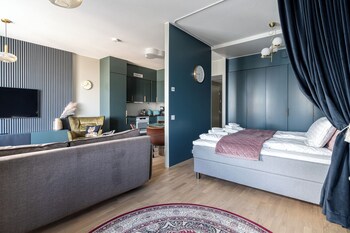 luxury tower studio next to nokia arena