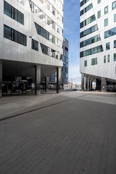 luxury tower studio next to nokia arena
