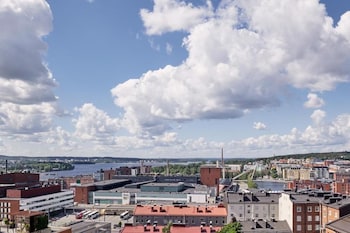 luxury tower studio next to nokia arena