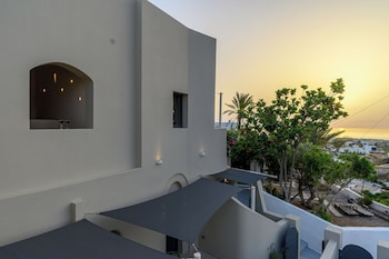 Hotiday Santorini Mesaria,,3 star