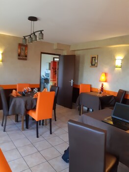 Hotel Les Confins Du Perche,Connerré>>Champagne,2 star