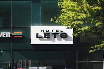 hotel lets above