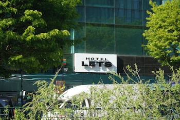 hotel lets above