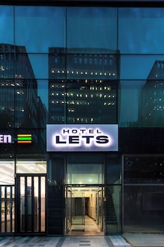 hotel lets above