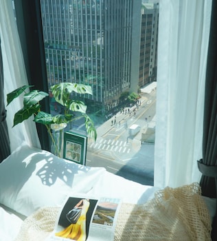 hotel lets above