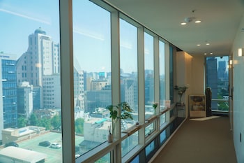 hotel lets above