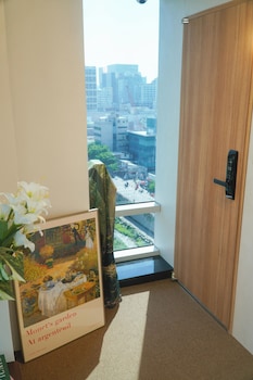 hotel lets above