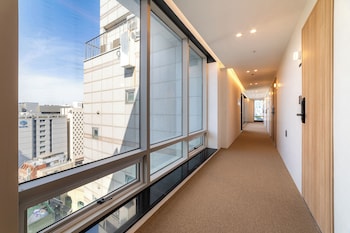 hotel lets above