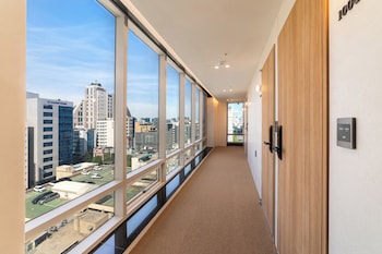 hotel lets above
