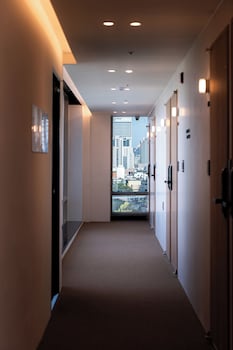 hotel lets above