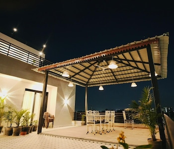 the rainbow villa