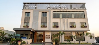 vanu group of hotel grandson