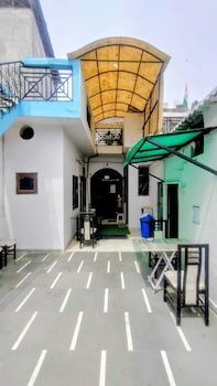 gavari indias delhi hostel